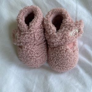 Ugg baby Sherpa shoes size 2/3. Never worn.